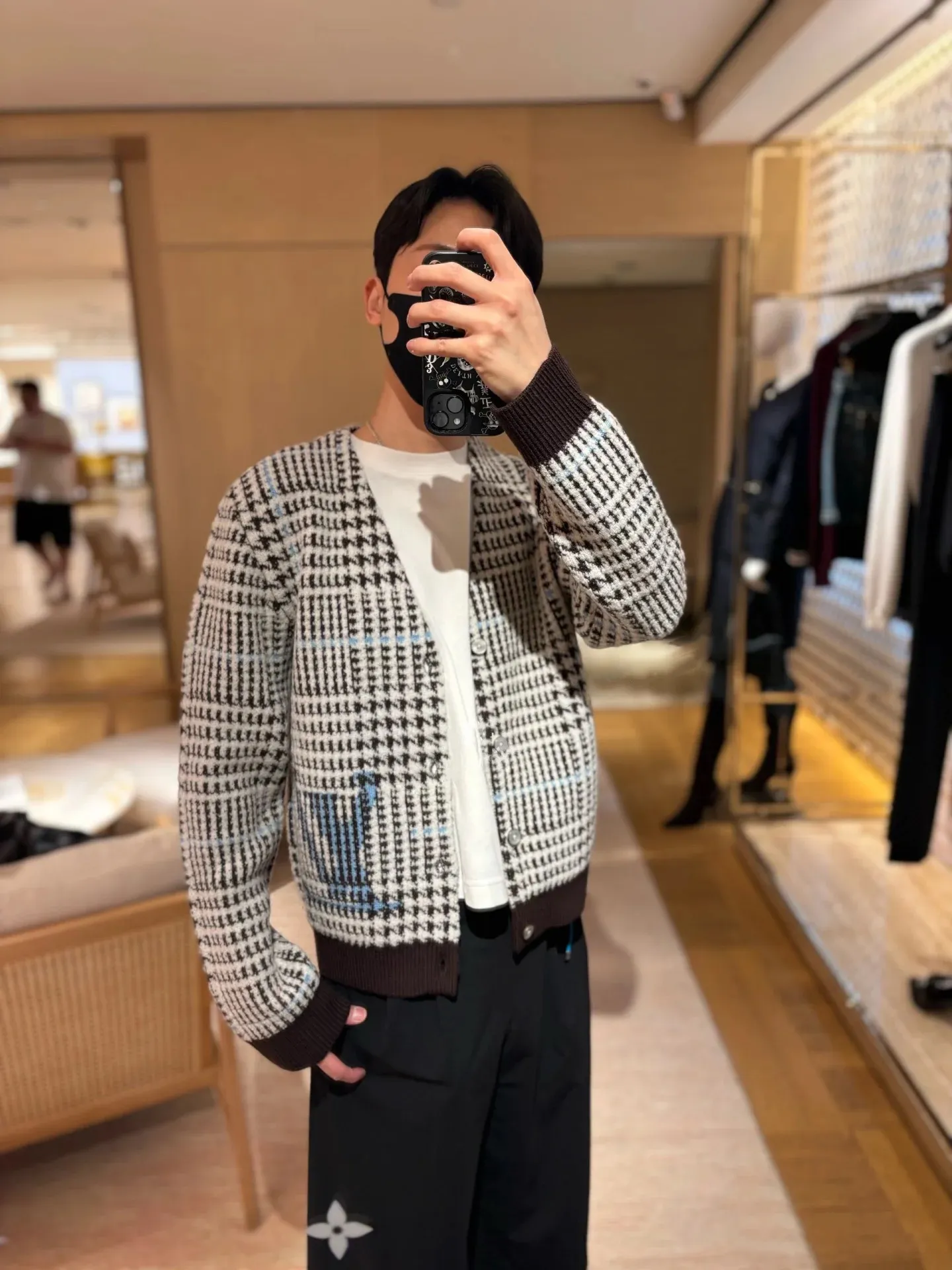 Louis Vuitton/ V